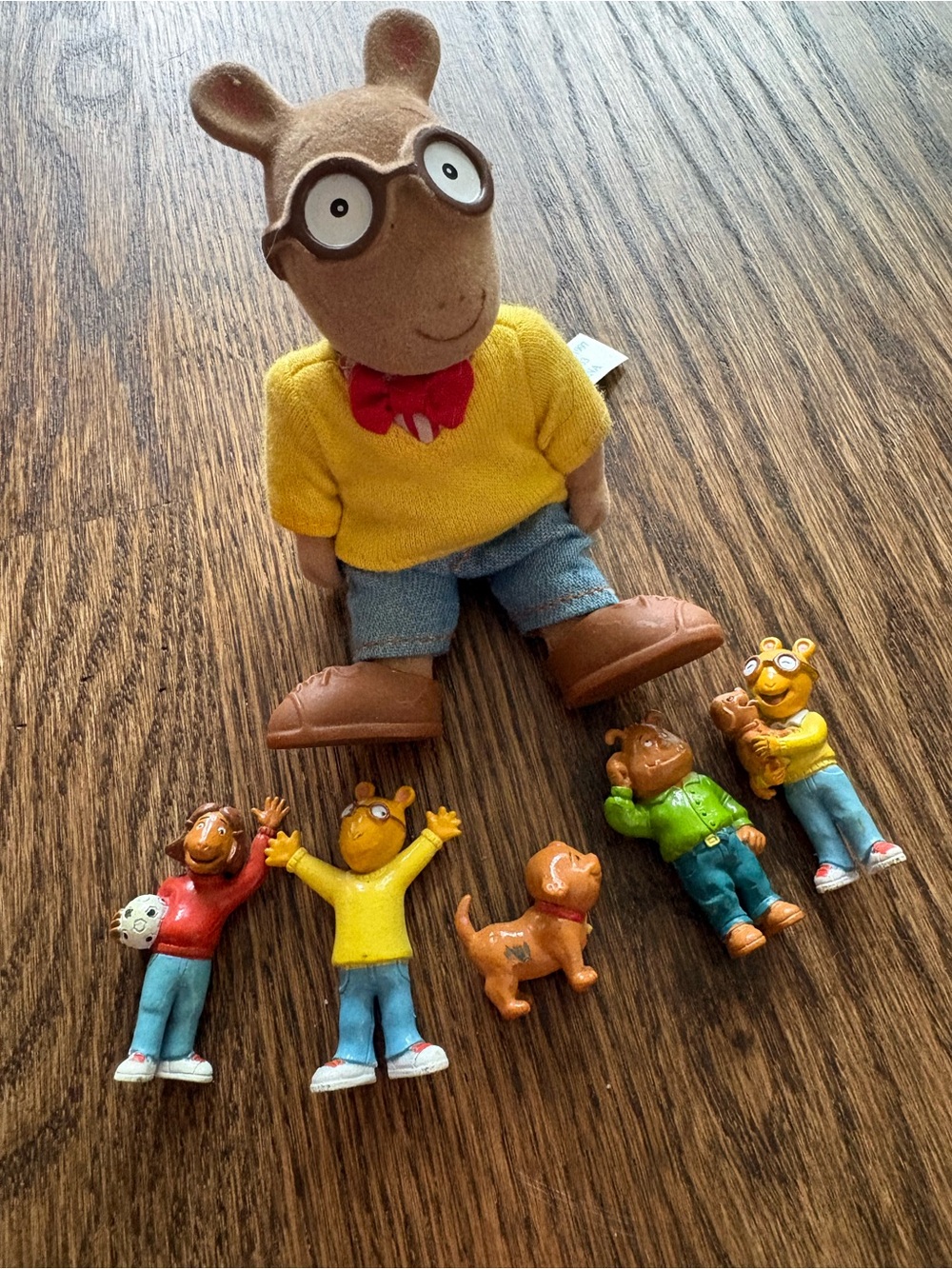 Vintage Arthur Minifigures + Mini Arthur Doll